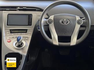 2015 Toyota PRIUS - Thumbnail