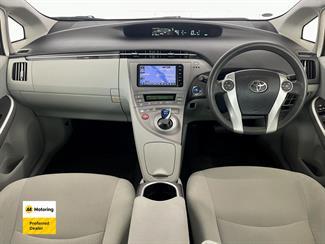 2014 Toyota PRIUS - Thumbnail