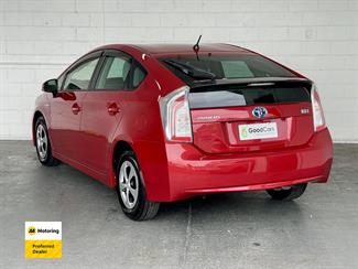 2014 Toyota PRIUS - Thumbnail