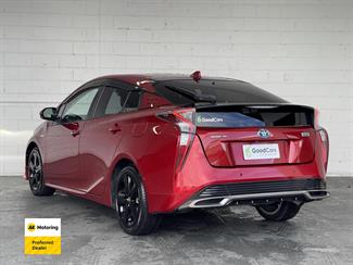 2016 Toyota PRIUS - Thumbnail