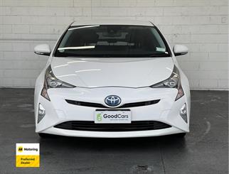 2016 Toyota PRIUS - Thumbnail