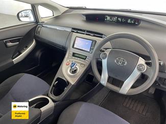 2013 Toyota PRIUS - Thumbnail