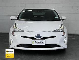 2017 Toyota PRIUS - Thumbnail