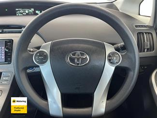 2015 Toyota PRIUS - Thumbnail