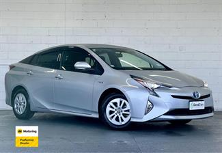 2016 Toyota PRIUS - Thumbnail